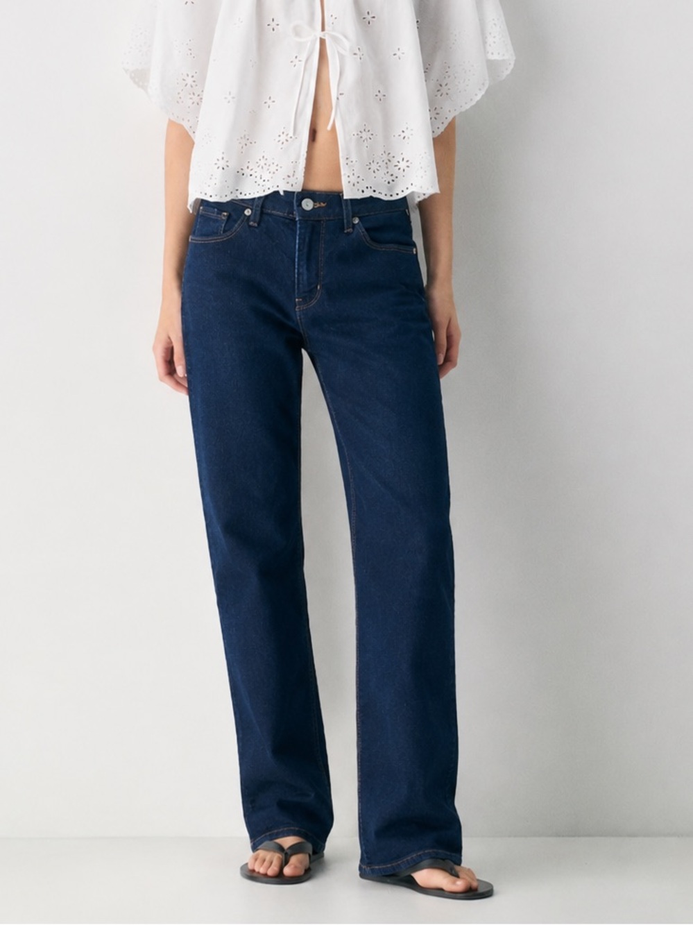Levi’s Classic Straight Dark Wash Jeans Size 2 NWOT Stretch Denim